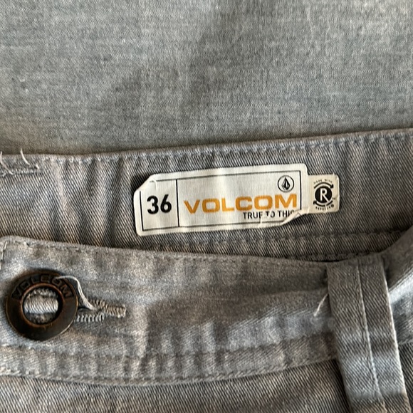 Volcom shorts - Picture 2 of 4